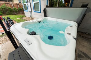 Interior - Rare Exclusive Retreat Private Hot Tub King Bed (Arlington)