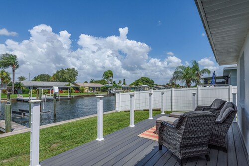 Updated Waterfront Condo in Apollo Beach 1572