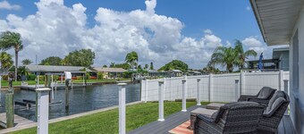 Updated Waterfront Condo in Apollo Beach 1572
