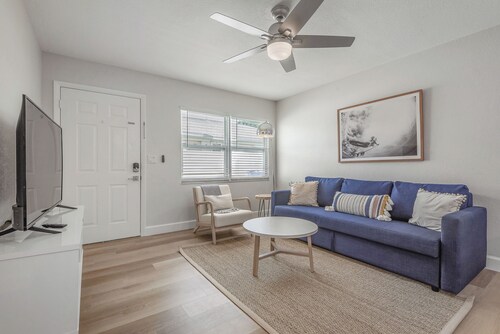 Updated Waterfront Condo in Apollo Beach 1572