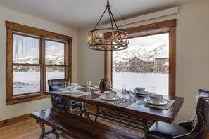 Interior - Alpine Airspace (Alpine)