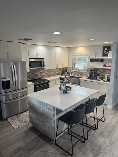 3-bedroom townhome on Lake Winona in Historic Downtown Clermont