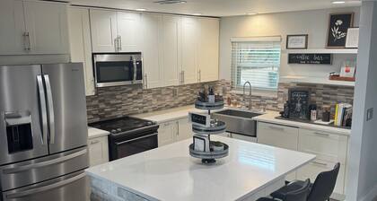 3-bedroom townhome on Lake Winona in Historic Downtown Clermont