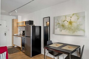 Interior - Studios On 25th by BCA Furnished Apartments Studio 18 F (Atlanta)