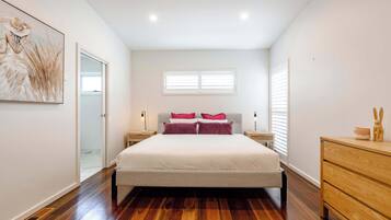 Silitysrauta/-lauta, Wi-Fi, vuodevaatteet