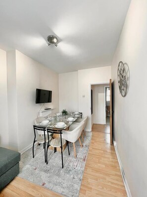 Dining - Cozy 1-bedroom Flat in the London Bridge Area (London)