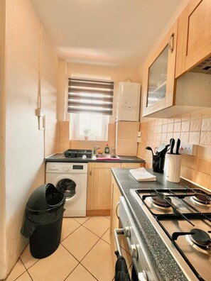 Fridge, microwave, oven, stovetop - Cozy 1-bedroom Flat in the London Bridge Area (London)