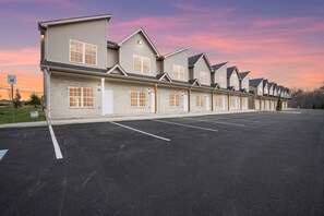 House | 2 bedrooms - Legacy Executive Retreat (Clarksville)