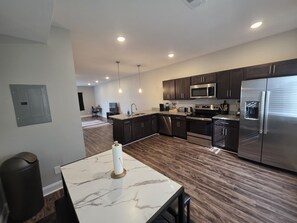 House | 2 bedrooms - Legacy Executive Retreat (Clarksville)