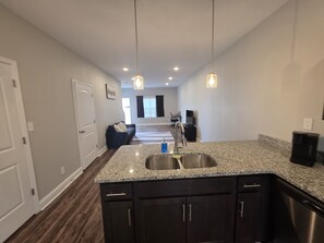 House | 2 bedrooms - Legacy Executive Retreat (Clarksville)