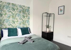 3 dormitorios, tabla de planchar con plancha, wifi gratis y ropa de cama