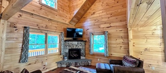 80pvr Log Home 20min to Bretton Woods! AC, Hot Tub, Wifi, Cable, Fireplace, Fire pit