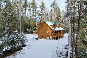 Interior - 80pvr Log Home 20min to Bretton Woods! AC, Hot Tub, Wifi, Cable, Fireplace, Fire pit (Bethlehem)