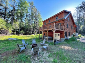Interior - 80pvr Log Home 20min to Bretton Woods! AC, Hot Tub, Wifi, Cable, Fireplace, Fire pit (Bethlehem)