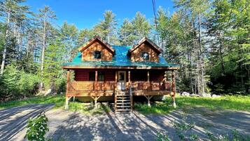 Chalet (3 Bedrooms) | Front of property
