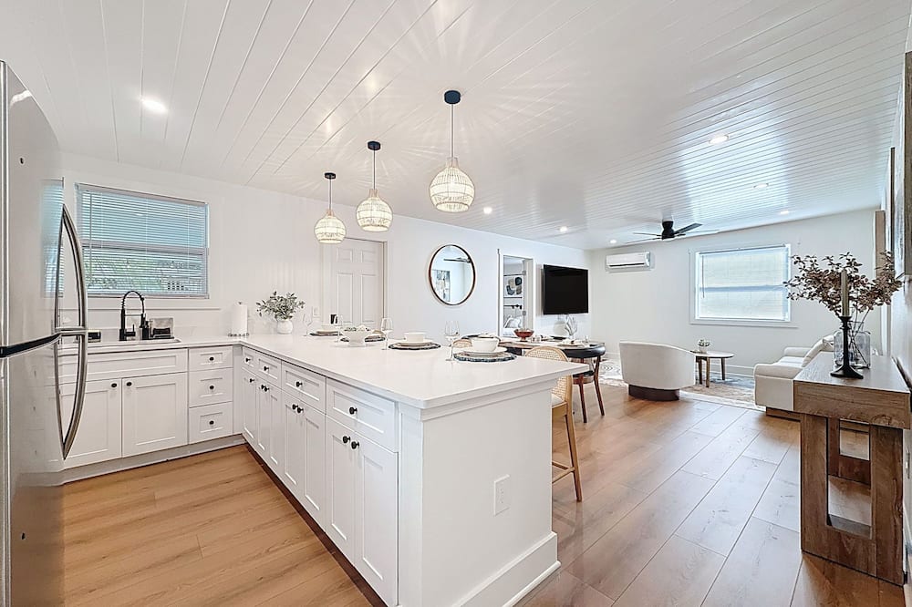 3716 7th Ave W