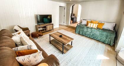 Mountain View Cabin Near Trails & Slopes