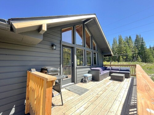 Mountain View Cabin Near Trails & Slopes
