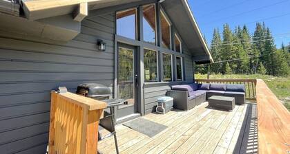 Mountain View Cabin Near Trails & Slopes