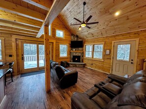 Interior - 73R 73R Brand new log Home on Quiet Side (Bethlehem)