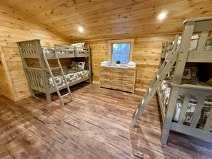 Interior - 73R 73R Brand new log Home on Quiet Side (Bethlehem)