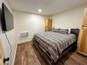 Interior - 73R 73R Brand new log Home on Quiet Side (Bethlehem)