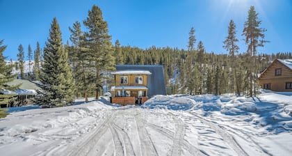 Mountain A Frame w Wood Stove Downtown