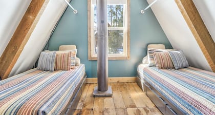 Mountain A Frame w Wood Stove Downtown