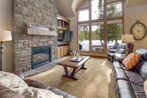Interior - 56540 Sunstone Loop (Bend)