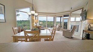 Interior - Mt Bachelor Village 332 A SR (Bend)