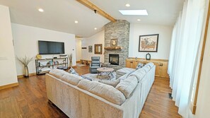 Interior - 56593 Celestial Dr (Bend)