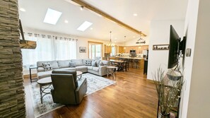 Interior - 56593 Celestial Dr (Bend)