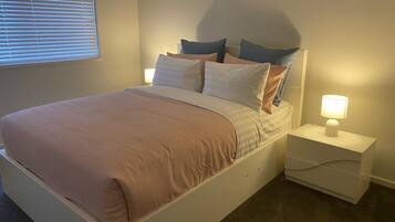 5 bedrooms, iron/ironing board, free WiFi, bed sheets