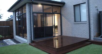 Spacious Family & Group Retreat | Sleeps 10 | 3 Baths | free parking