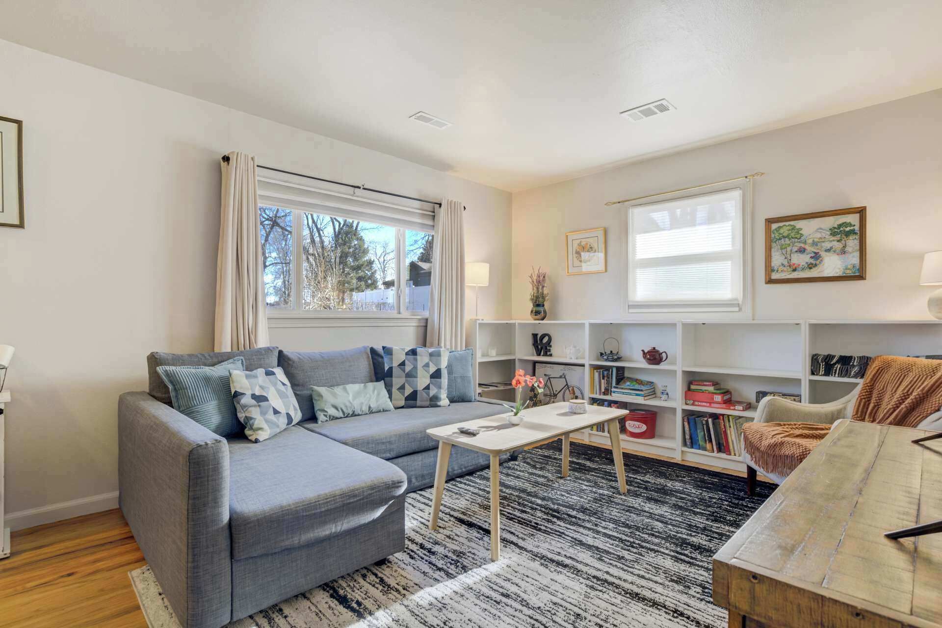 Televisión y oficina 