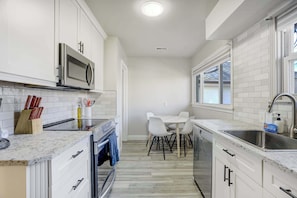 Fridge, oven, stovetop, dishwasher