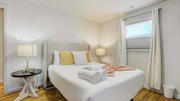 2 habitaciones, escritorio, tabla de planchar con plancha y wifi