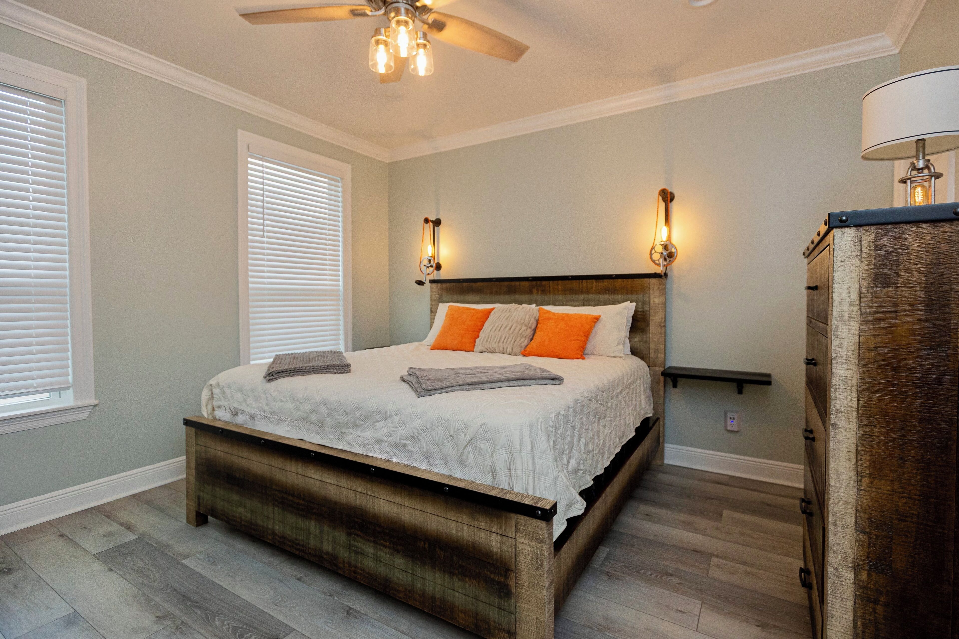 Iron/ironing board, WiFi, bed sheets