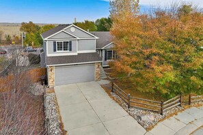 Exterior - 4BR w Fireplace, Backyard, BBQ, near Peterson AFB (Colorado Springs)