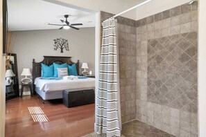 4 bedrooms, WiFi, bed sheets - Modern 4BR Oasis with Pool, Huge Yard&Putting Green (Scottsdale)