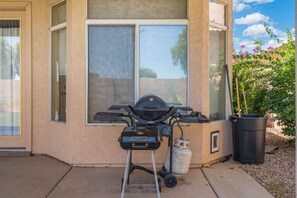 المنطقة المحيطة بالمنشأة