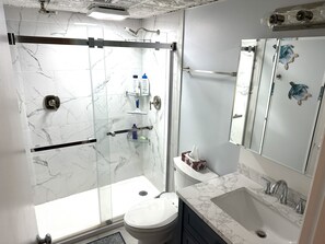 Shower, hair dryer, towels, soap - Leatherback Lookout 2 bed, 2 bath luxury 12th floor condo @ Royal Garden Resort! (Murrells Inlet)