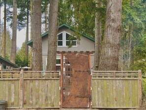 Exterior - Superb 2-Bedroom cottage in enchanting Sequim (Sequim)