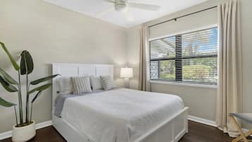 Bügeleisen/Bügelbrett, kostenloses WLAN, Bettwäsche