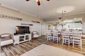 Interior - 1 Block From the Beach, Next to Ft Clinch State Park and 2 Miles From Historic Centre Street (Fernandina Beach)