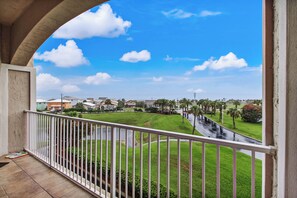 Interior - 1 Block From the Beach, Next to Ft Clinch State Park and 2 Miles From Historic Centre Street (Fernandina Beach)