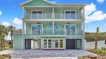 Villa (4 Bedrooms) | Depan hartanah