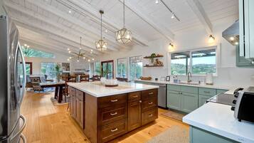 ํ์ฐ์ค (4 Bedrooms) | ๋ด๋ถ