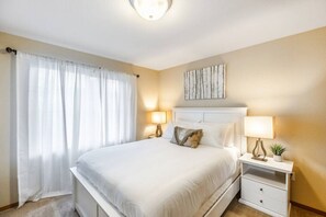 Interior - Serenity in Prime Everett Craftsman Near Boeing! (Everett)