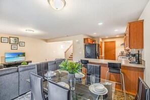 Interior - Serenity in Prime Everett Craftsman Near Boeing! (Everett)